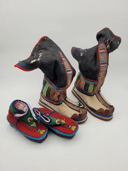 null Lot composed of
:- A pair of black felt boots, leather soles and ends. Tibet,...