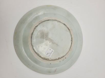  Quatre assiettes en porcelaine, Chine, XIXe - XXe siècle Dont : - 3 en porcelaine...