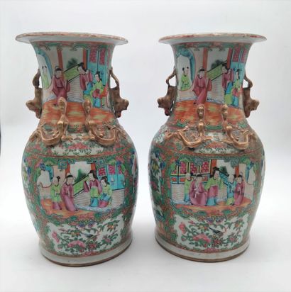 null Paire de vases en porcelaine, Chine, Canton, fin XIXe siècle
A décor polychrome...