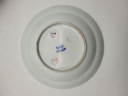 null Partie de service dépareillé composé de dix-neuf pièces en porcelaine bleu et...