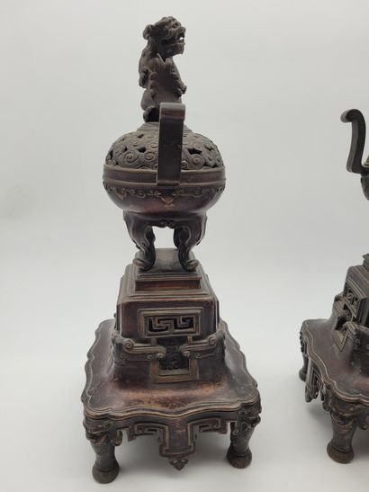 null Pair of sculptures in copper alloy imitating the perfume burner, Europe in the...