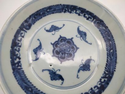  3 porcelain plates with blue and white decoration, China, Compagnie des Indes, 18th...