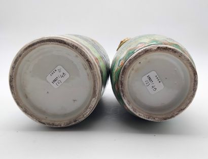 null Deux vases balustres en porcelaine, Chine, Canton, fin XIXe siècle
A décor de...