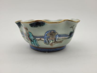null Small bowl on heel, China, late 19th - early 20th century 
In porcelain and...