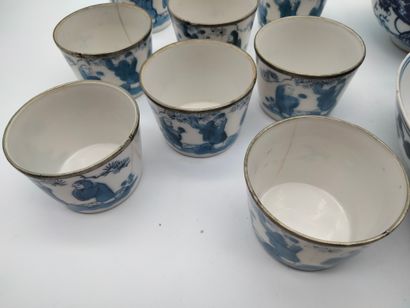  Ensemble de quinze pièces en porcelaine, Chine, XIXe et XXe siècle Dont : - 8 sorbets...