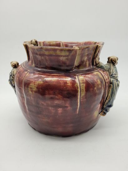 null Porcelain pot forming an open purse enamelled in copper red and blue underglaze,...