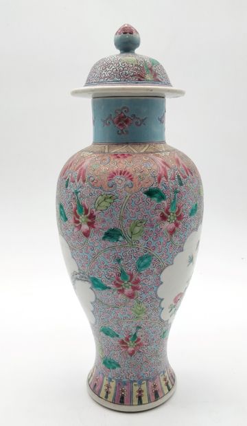 null Porcelain covered vase, China, late 19th - early 20th
centuryDecorated with...