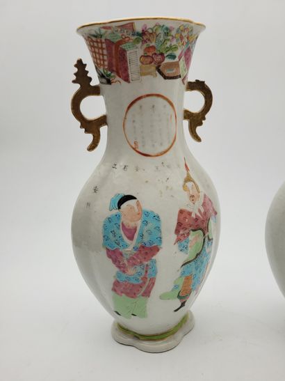 null Pair of porcelain vases with polychrome decoration, China, 19th centuryOn
a...