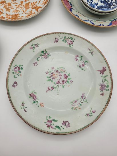 9 polychrome porcelain plates, China, XIXth...