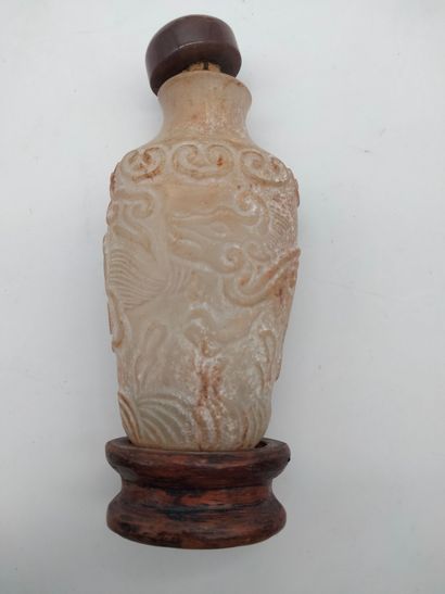  Six tabatières (snuff-bottle), Chine, XIXe - XXe siècle Dont : - 1 à panse aplatie...