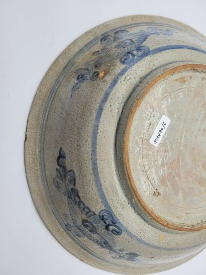 null Round blue-white porcelain dish, China, Swatow (Zhangzhou) kilns, Wanli period...