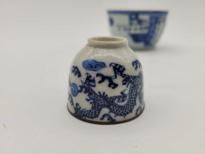 null Ensemble en porcelaine à décor bleu blanc, Chine, XIXe - XXe siècle
Dont : 
-...