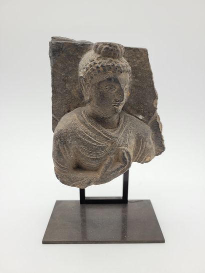 null Fragment of a bas-relief representing a bust of Buddha, India,
GandharaGrey...