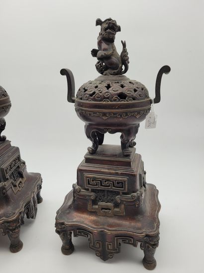 null Pair of sculptures in copper alloy imitating the perfume burner, Europe in the...