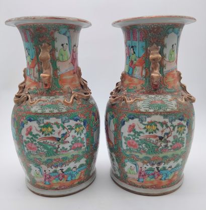 null Pair of porcelain vases, China, Canton, late 19th centuryA
polychrome decoration...