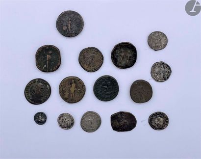  Ensemble de 35 monnaies romaines (bronzes, antoniniens, deniers) 
Dans l'ensemble...