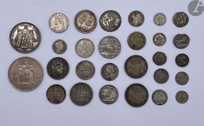  Ensemble de 28 pièces diverses: 
- 2 Deniers en argent de la République romaine...