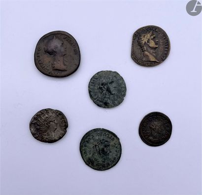  Ensemble de 35 monnaies romaines (bronzes, antoniniens, deniers) 
Dans l'ensemble...