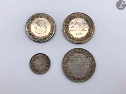 null 3 médailles de mariage attribuées, en argent, XIXe siècle. 

Diam : 38, 38 et...