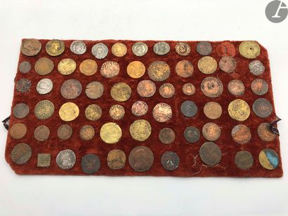  Ensemble de 164 monnaies et jetons principalement en cuivre, XIXe siècle. 
Présentée...