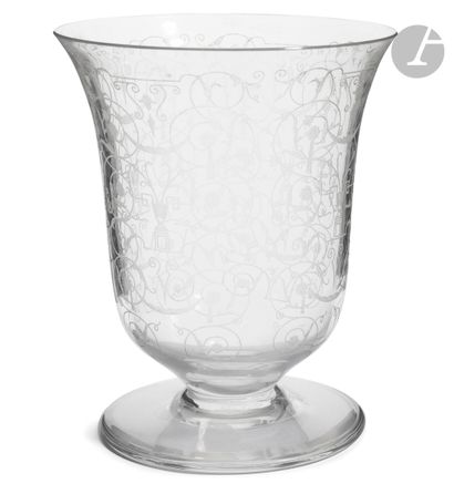 null Baccarat, Michelangelo model.
Vase horn in engraved crystal with arabesque decoration.
Mark...