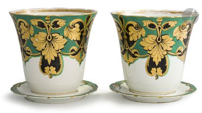 null Paris
Pair of porcelain planters and their saucers decorated in green and black...