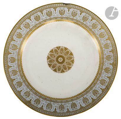 Sèvres Assiette en porcelaine à décor en...