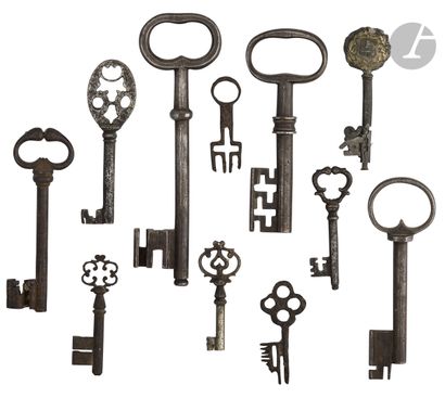  Lot de onze clés en fer de modèles et d’époque différentes. XVIIe-XVIIIe siècles....