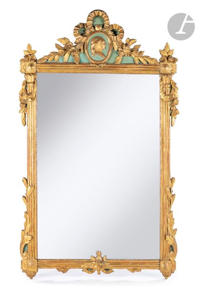 null Painted and gilded wood mirror decorated with foliage, garlands, profile and...