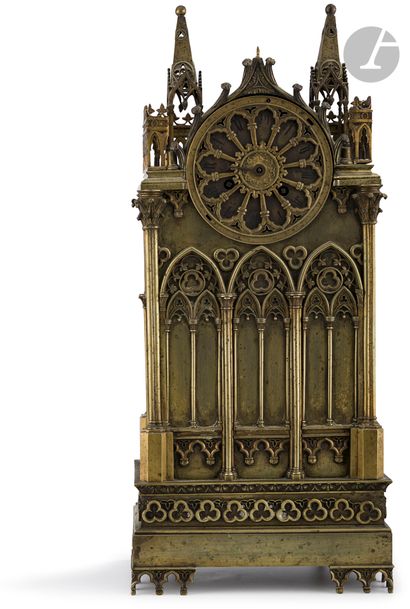 Pendule à la cathédrale en bronze à décor...