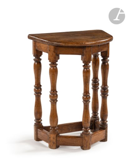  Small stool of cantor in oak, the base in turned wood with braces; (missing). 17th...