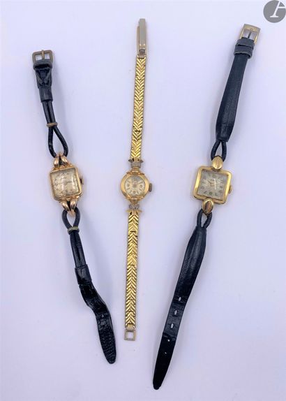 null Lot de 3 montres de femme en or, bracelet cuir ou métal.

Poids brut : 50,10...