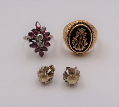 null 
Lot de bijoux en or (diverses teneurs) et argent : 

- Chevalière en or (18K)...