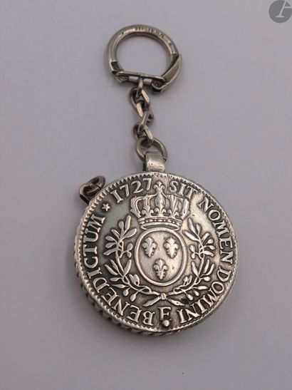 null 1 Ecu argent dédoublé et monté en loupe porte clefs. Poids brut: 60,8 g

LOUIS...