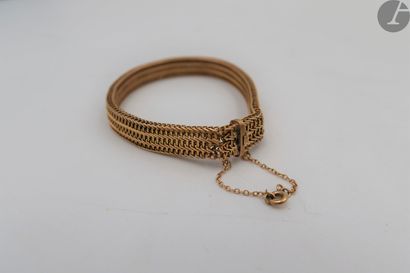  Bracelet maille résille en or (18K). Poids brut: 17,3 g 
(chainette en métal)(a...