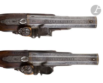 null 
Petite paire de pistolets à silex d’officier de la Manufacture royale de Versailles....