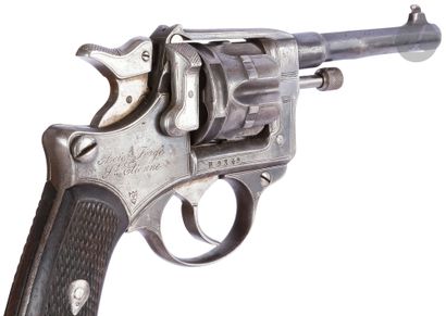  Revolver modèle 1892 civil, six coups, calibre 8 mm, double action. {CR}Canon à...