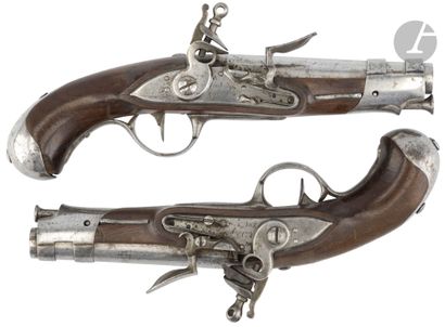  Pair of flintlock marshal's pistols, model 1770.{CR}Round barrels with flat thunderbolts,...