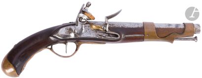  Pistolet d’arçon à silex type 1763-66.{CR}Canon rond à méplats au tonnerre poinçonné...