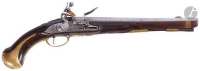 null 
Long pistolet d’arçon à silex type 1733. {CR}Canon rond à pans au tonnerre,...