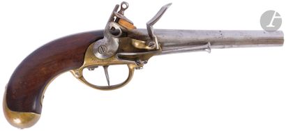  Pistolet d’arçon à silex modèle 1777 1er type.{CR}Canon rond à méplats au tonnerre...