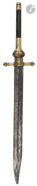  Hunting bayonet, called cap. {CR}Horn handle, brass mount, guard with two straight...