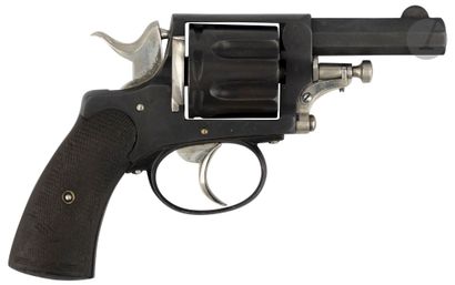  Bulldog type revolver, 7 shots, caliber 320. {CR}Ribbed barrel with sides, closed...