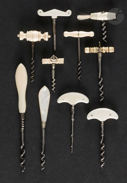  Lot of ten simple corkscrews miniature or perfume. Handles in mother-of-pearl, bone...