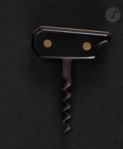 null Simple corkscrew, the handle in bronze decorated with brambles and riveted wooden...