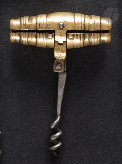 null Folding pocket corkscrew in brass forming a barrel. Mechanism in three parts...