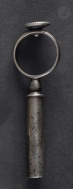 null Metal pocket corkscrew with worm guard, with a pastille forming an antique seal...