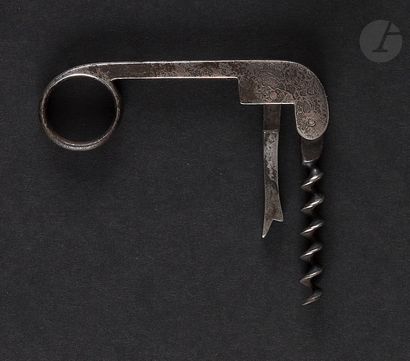 null ARMAND GUICHARD ?

Folding corkscrew with iron lever, the handle with ring.

Marked...