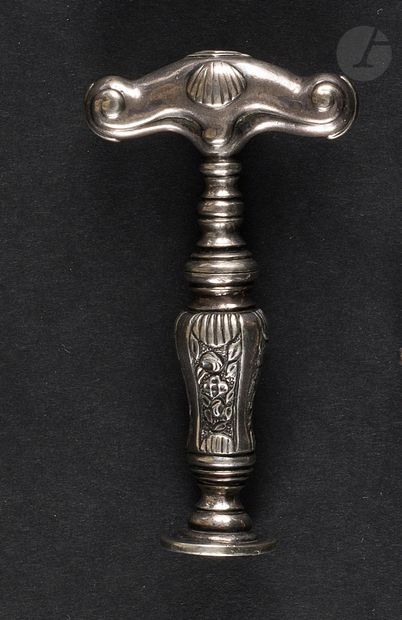 null Silver pocket corkscrew. With a worm guard in the form of a baluster and a scroll...