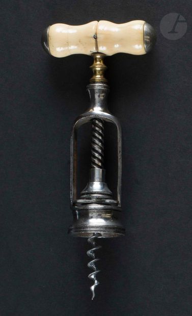 null ADOLPHE PECQUET (1883-1911)

Tire-bouchon à cage en métal nickelé, la poignée...